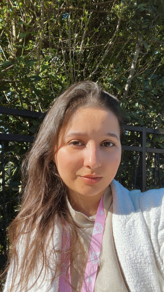 Image de profil de Yamina - Blooming Pets - Petsitting et garde d'animaux à domicile